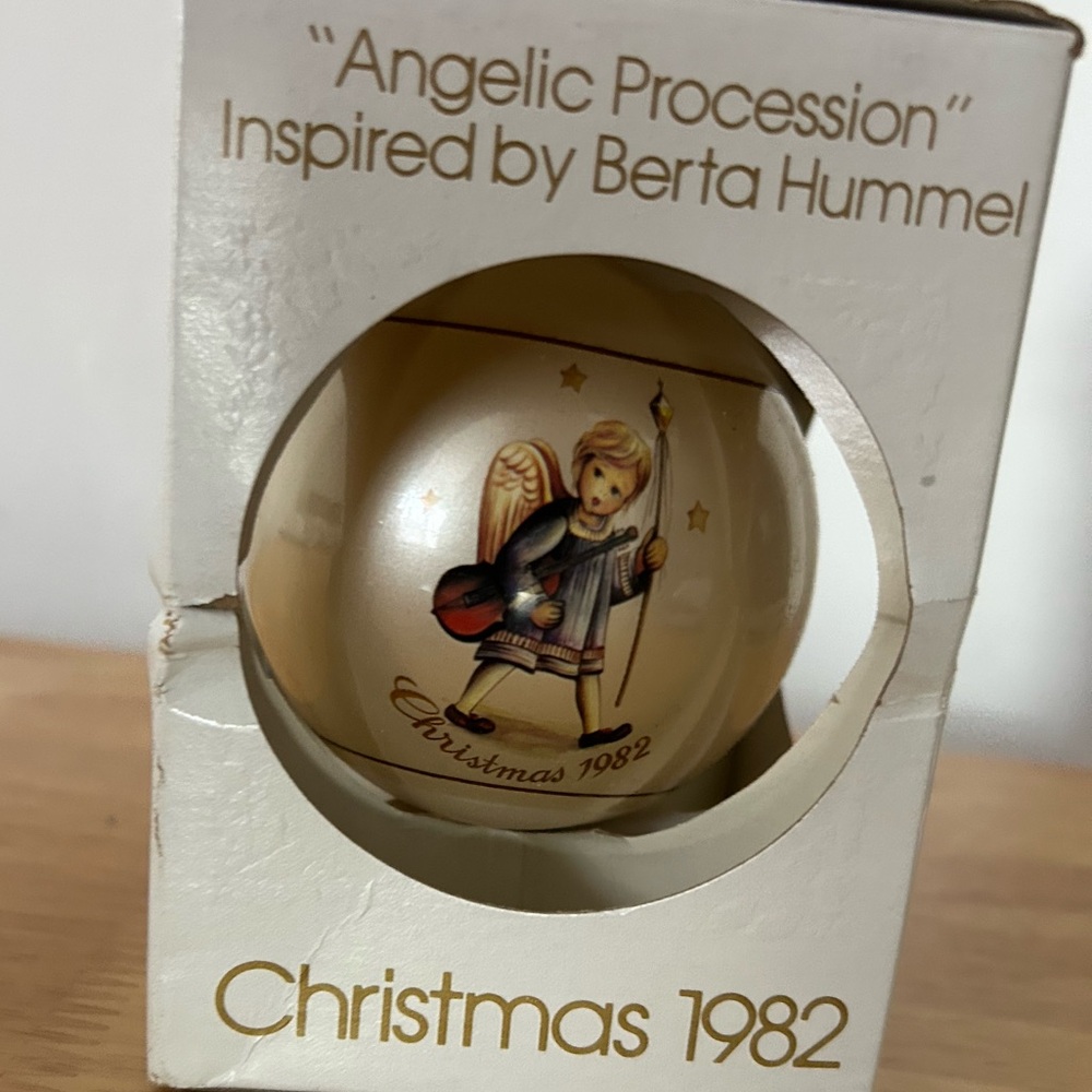 Vintage Schmid Angelic Procession Christmas Ornament - Cream